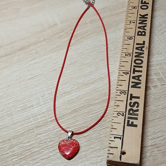 NWOT Fashion Necklace Red Patterned Heart Pendant Jewelry #27 - Picture 3 of 6
